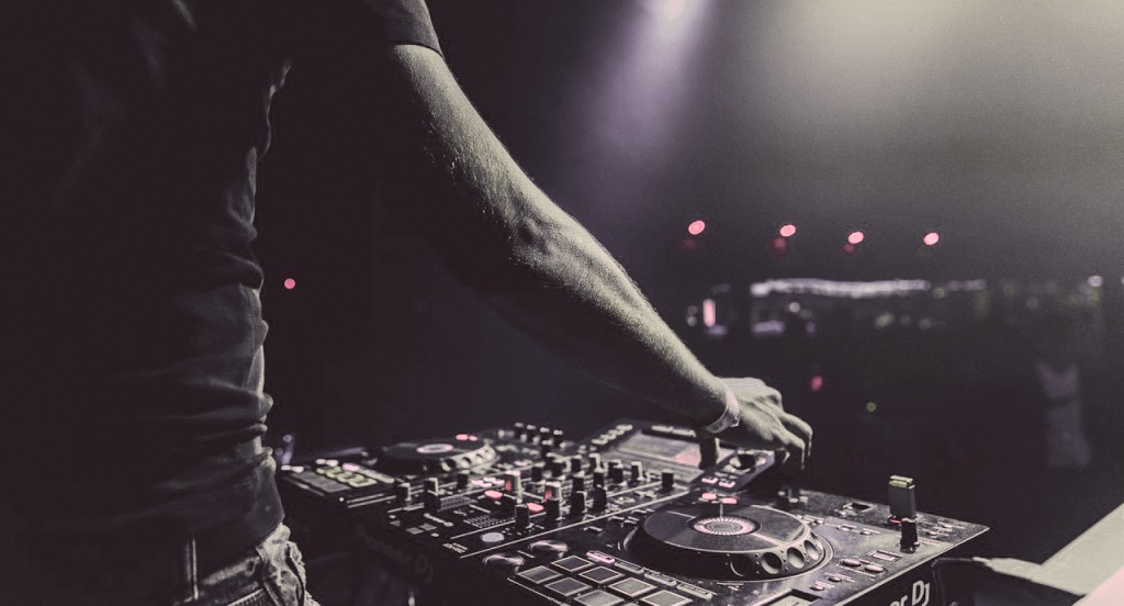 We Vibin’ – Live DJ Sets To Listen, and View.